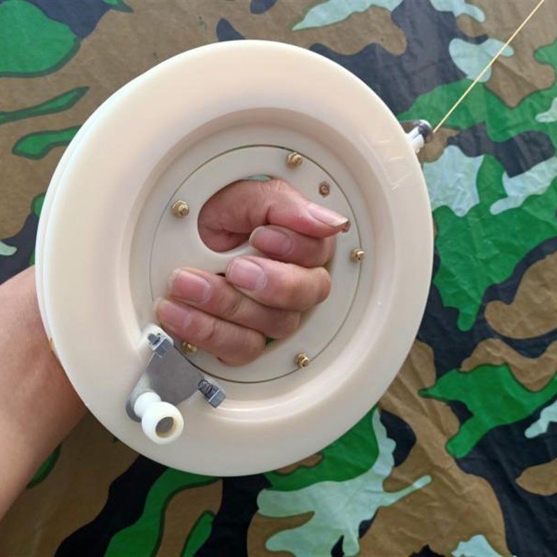 SWINGING A SINGLE PLATE (18CM) TO A 200-METRE LINE